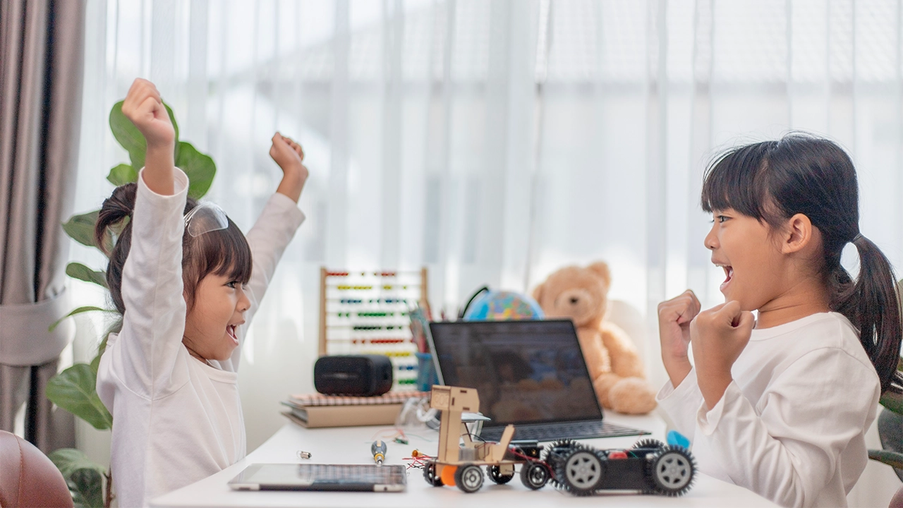 Developing “EF” and “8Q” are the keys to success for modern children.